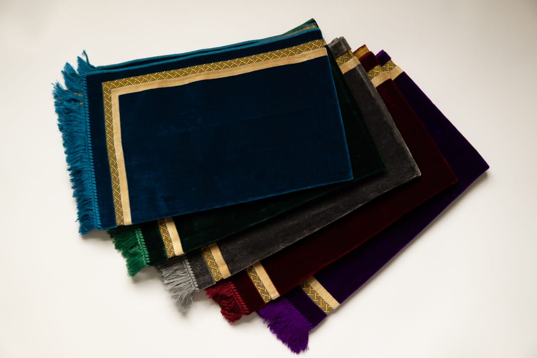 Plain Boarder Prayer Mat image 1