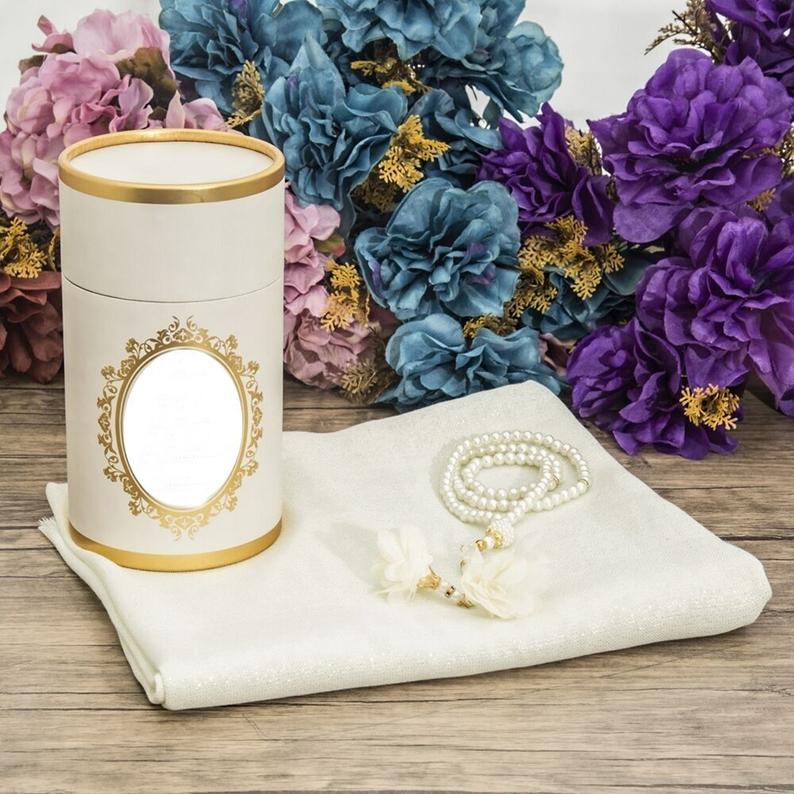 Prayer Mat & Tasbeeh Cylinder Gift Box image 4