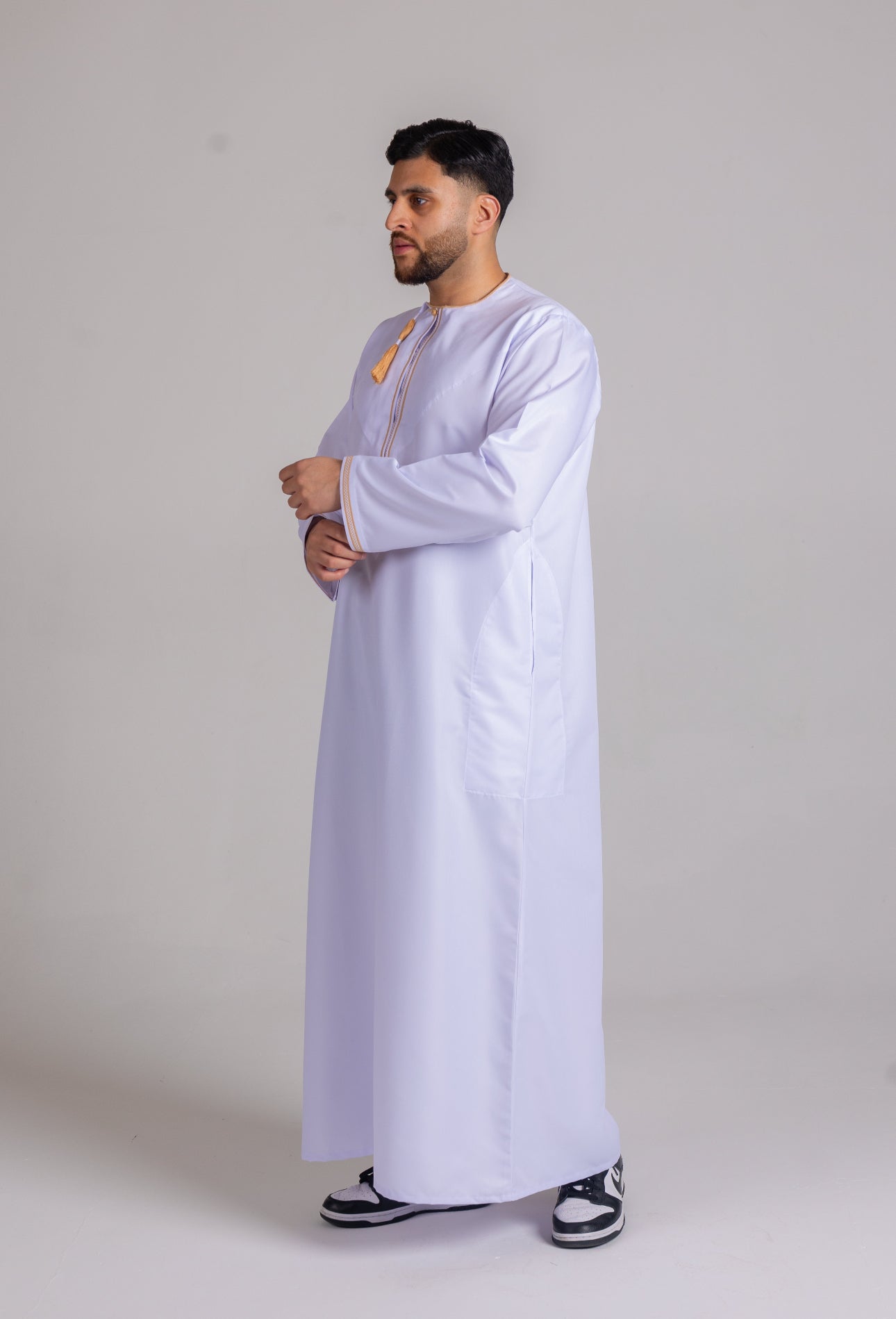 White & Gold Patterned Omani Thobe image 4