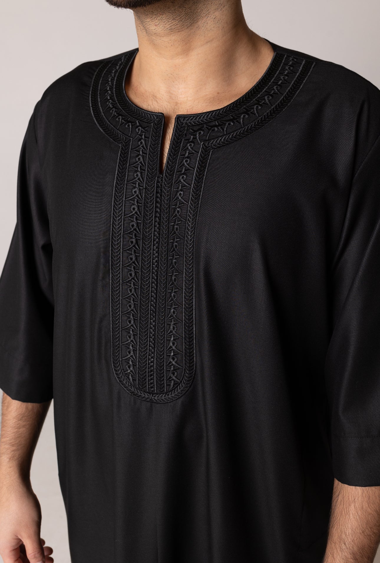 Premium 3 Quarter Sleeve Thobe Black image 3