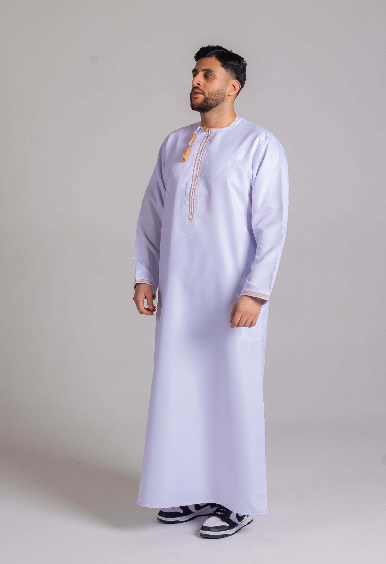 White & Gold Patterned Omani Thobe image 2